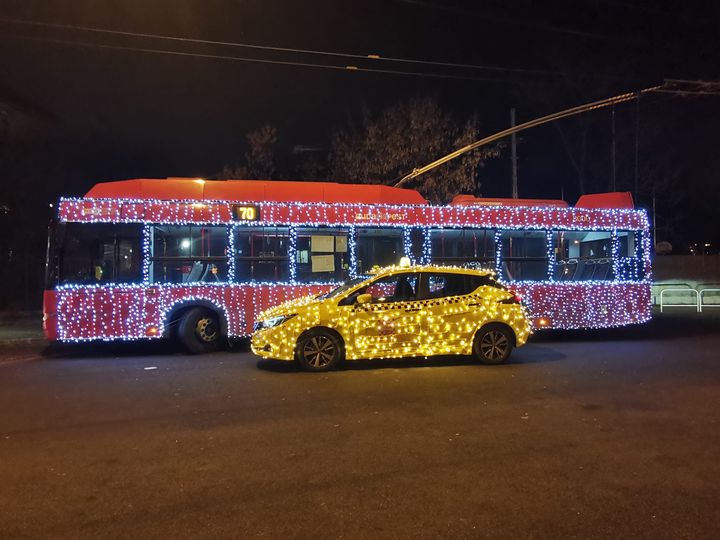 Együttállás!
 Díszkivilágítás, járműveken. 
 A képet csapat tagunk, 
 Kiss Bar...