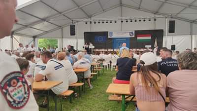 Lehet, hogy egy kép erről: 6 ember, álló emberek és szabadtéri