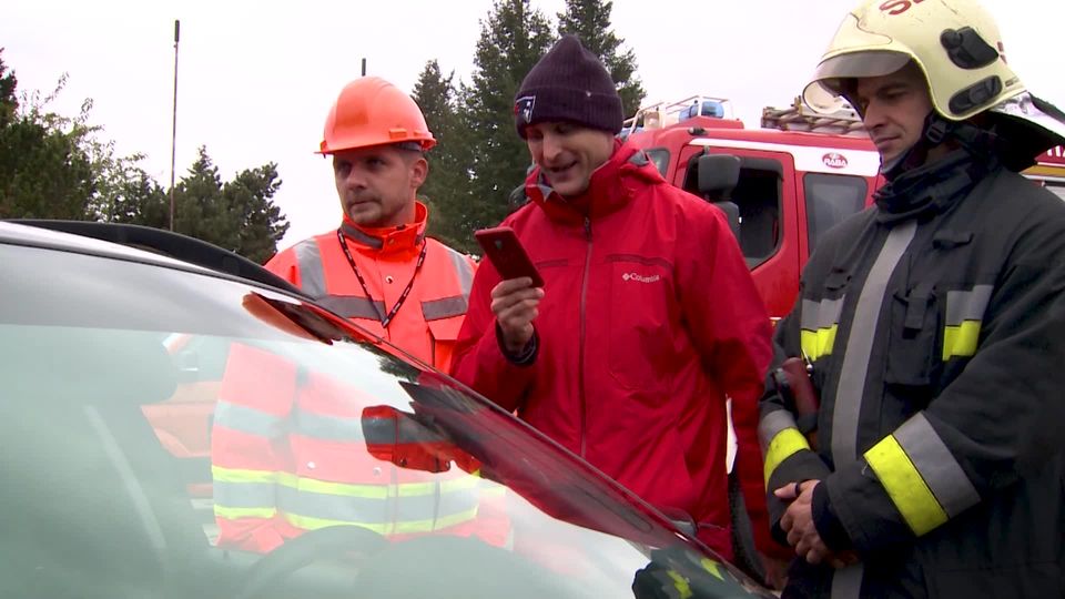 Mit tegyetek, ha télen  autóztok? A tűzoltó, a közutas és a mókamester...