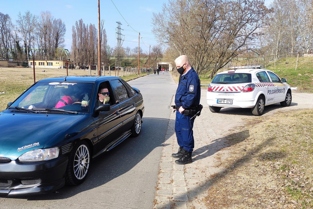 Hétvége, jó idő!
 Sok ember, még több feladat!
 Ott vagyunk, figyelünk és segí...