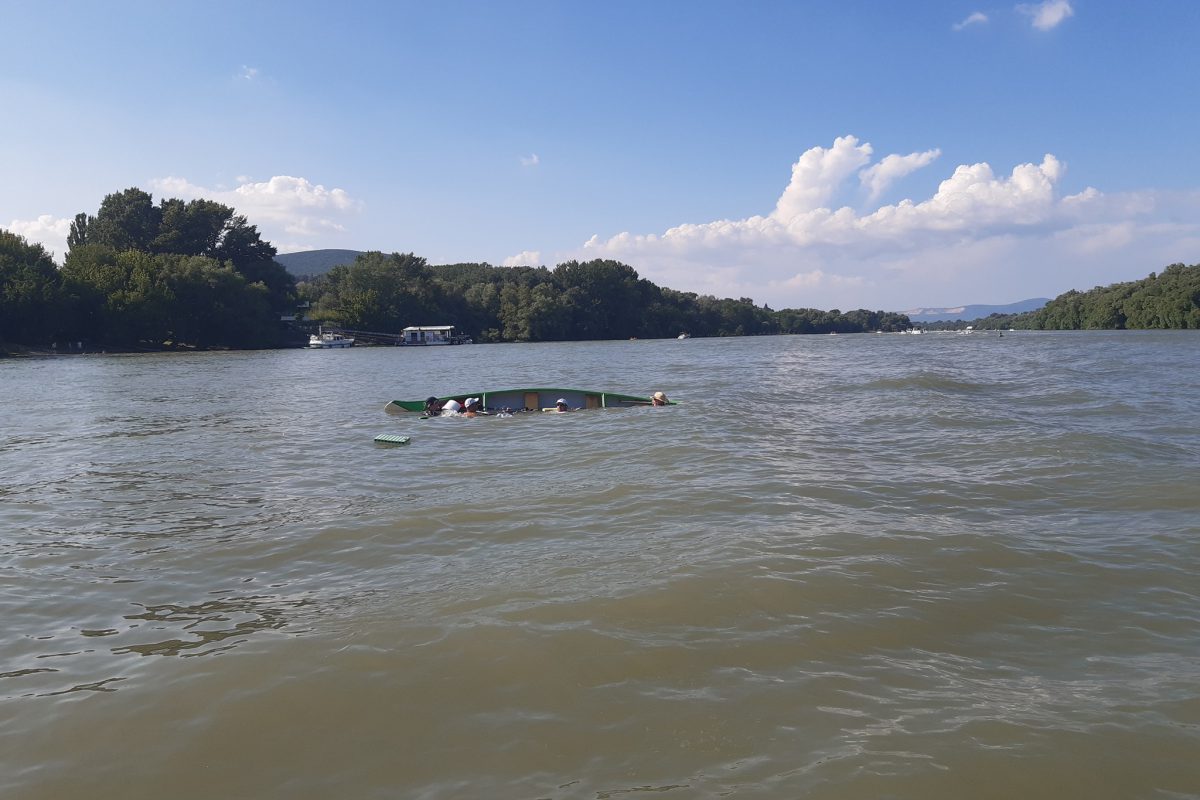 Szerencsés baleset a Dunán!...